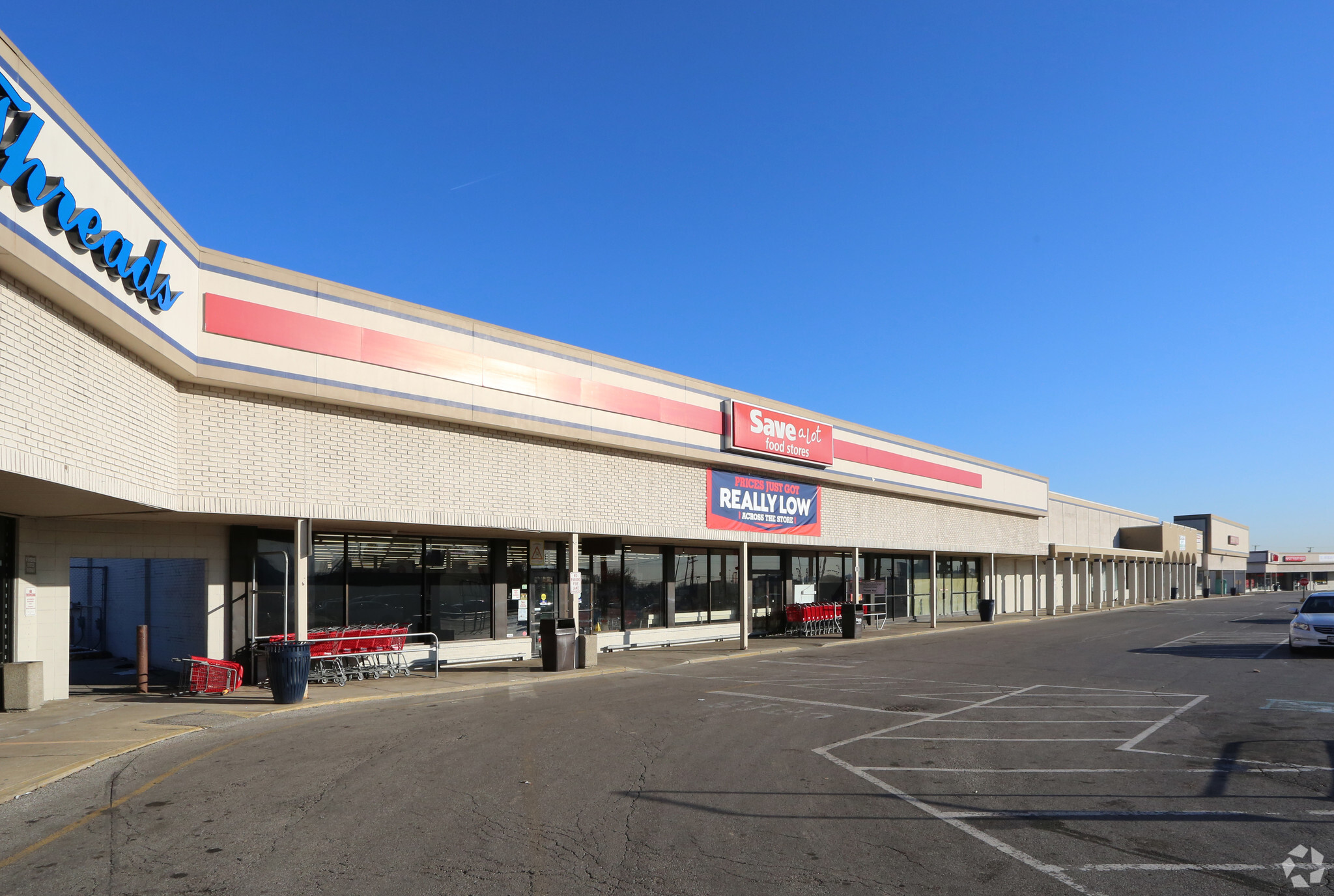 677 Harrisburg Pike, Columbus, OH for lease Building Photo- Image 1 of 4