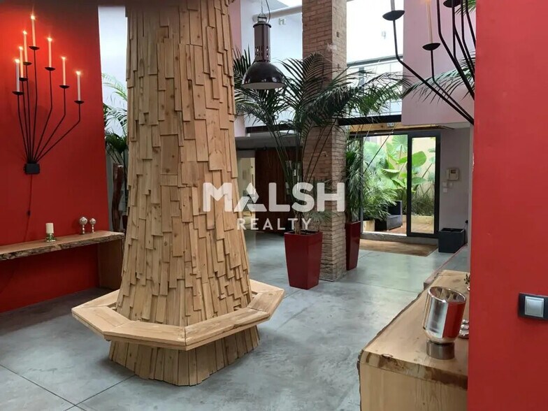 Office in Lyon for lease - Building Photo - Image 2 of 19