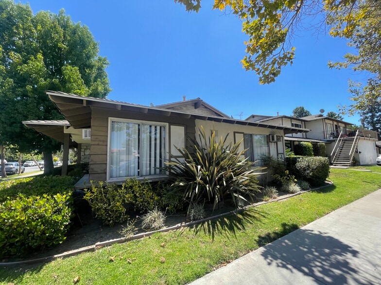 2732 W Orion Ave, Santa Ana, CA for sale - Building Photo - Image 2 of 5