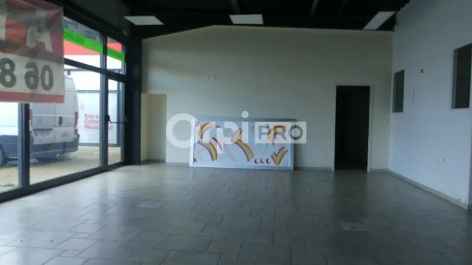 Office in Bourges for lease - Interior Photo - Image 2 of 4