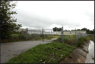 3291 Old Millers Ln, Louisville, KY for lease Building Photo- Image 2 of 3
