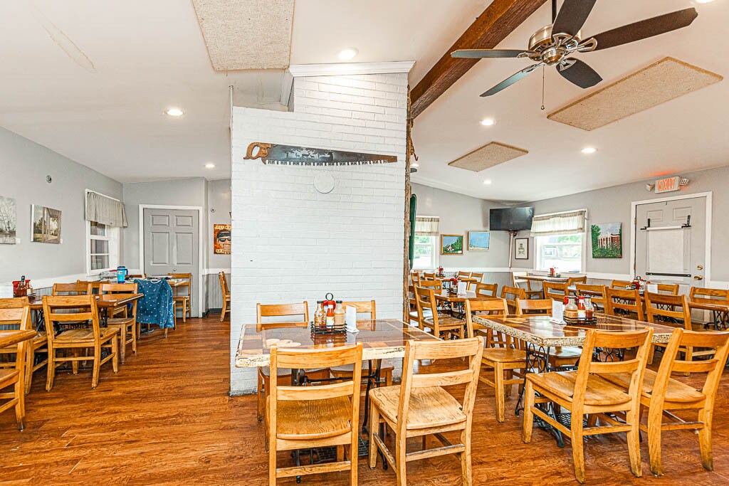 511 Thompson St, Ashland, VA 23005 Jakes Place Restaurant Building