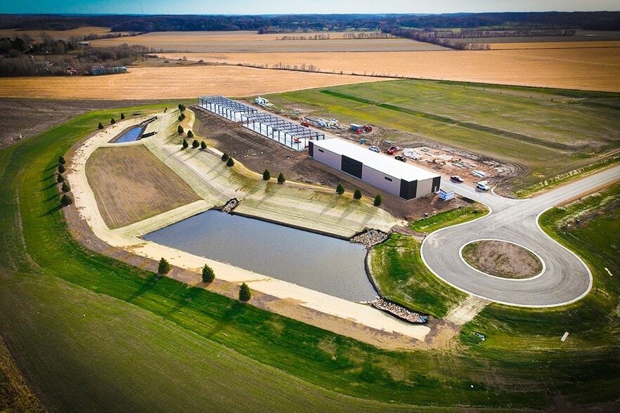 663 Valerie Ave, Hudson, WI for sale - Primary Photo - Image 2 of 36