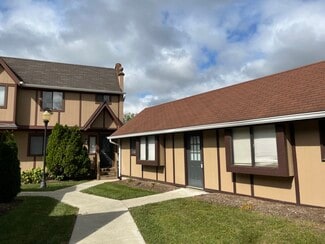 More details for 825 Village Quarter Rd, West Dundee, IL - Office for Sale
