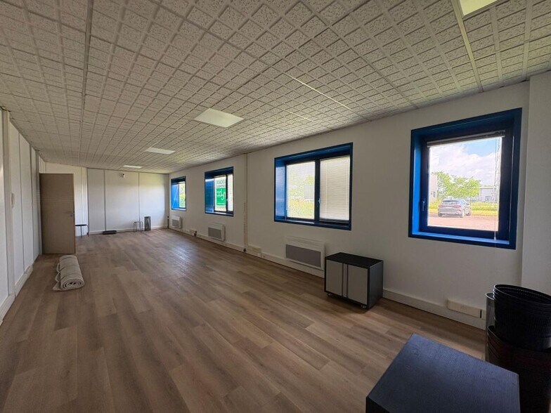 3 Rue George Eastman, Chalon-sur-Saône for lease - Interior Photo - Image 2 of 10