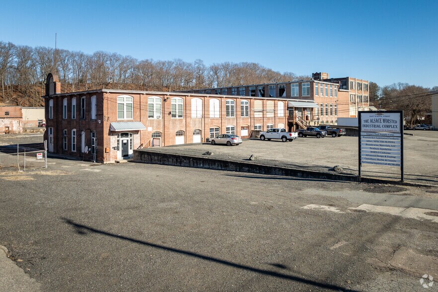 308 E School St, Woonsocket, RI for sale - Primary Photo - Image 1 of 1