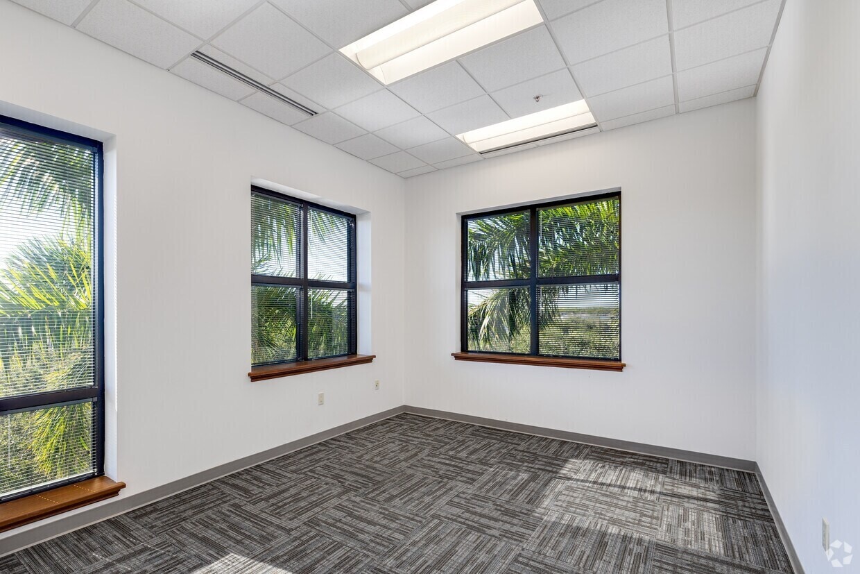 9530 Marketplace Rd, Fort Myers, FL for lease Interior Photo- Image 1 of 1