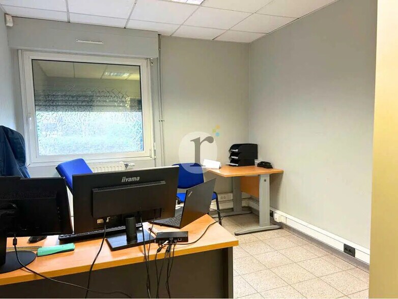 Flex in Sallaumines for sale - Building Photo - Image 2 of 5