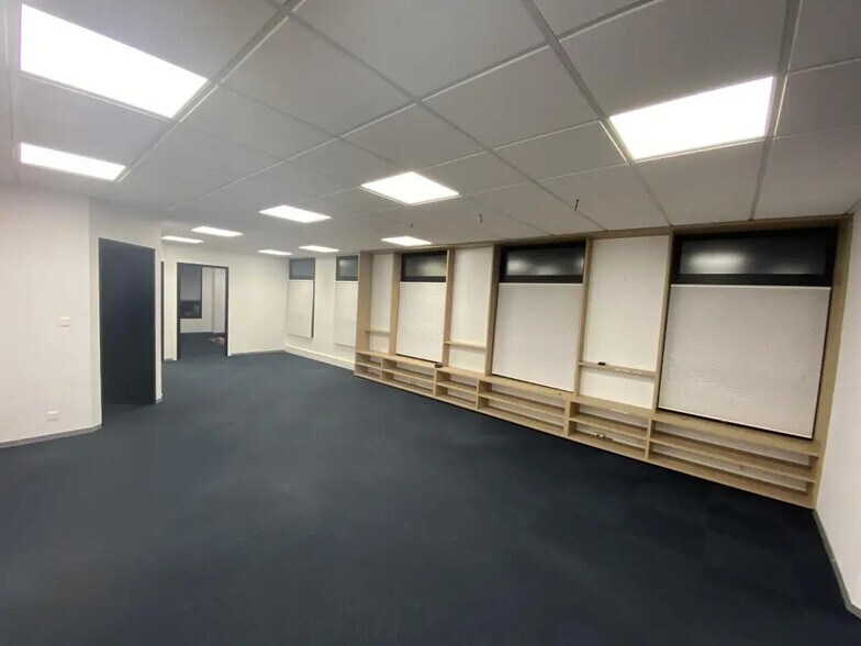 Office in Pacé for lease - Interior Photo - Image 3 of 4