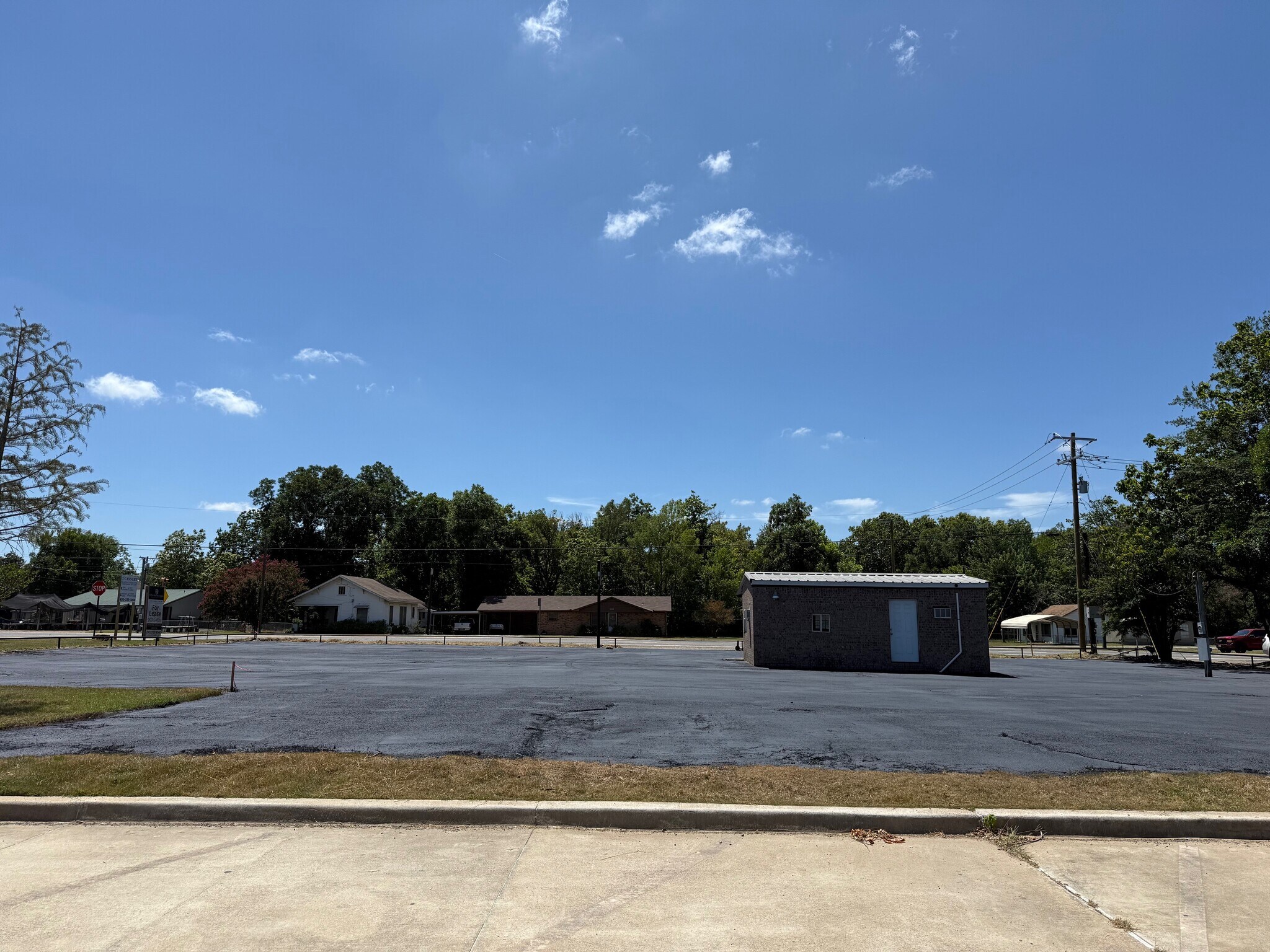 407 N Main St, Lindale, TX for lease Building Photo- Image 1 of 8