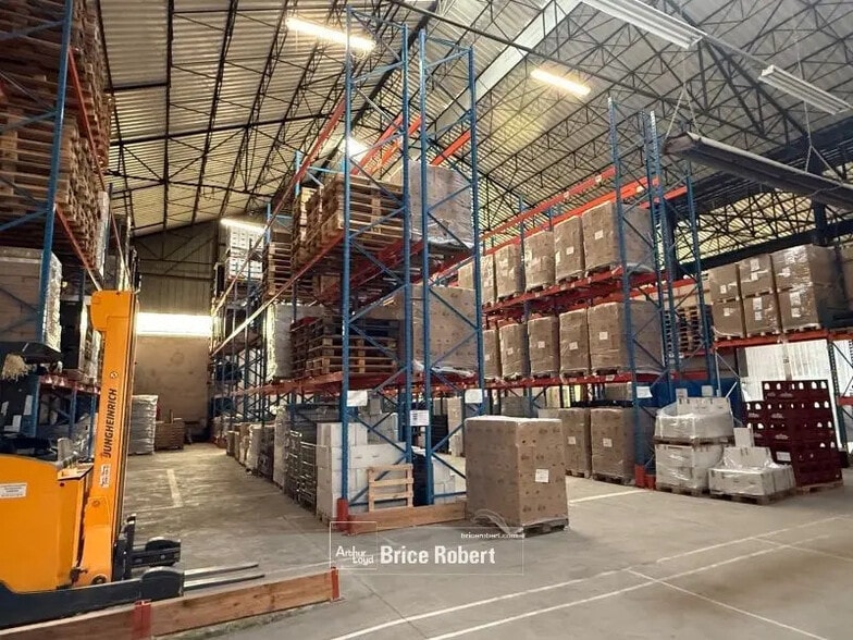 Office in Lyon for lease - Interior Photo - Image 3 of 9