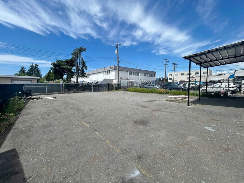 7123 Curragh Av, Burnaby, BC for sale - Building Photo - Image 3 of 8