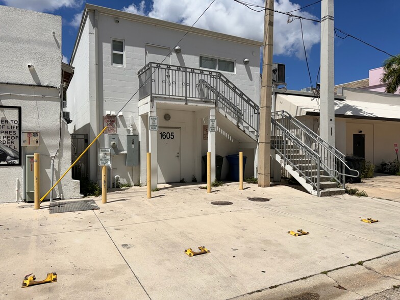 1605 Hendry St, Fort Myers, FL for lease - Building Photo - Image 3 of 14