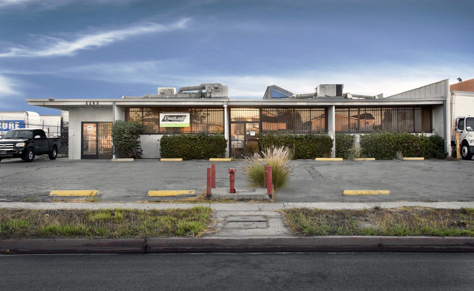 8924 Bellanca Ave, Los Angeles, CA for lease - Building Photo - Image 3 of 5