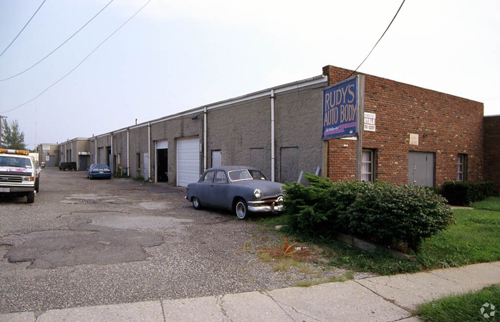 283 Skidmore Rd, Deer Park, NY 11729 Industrial for Lease