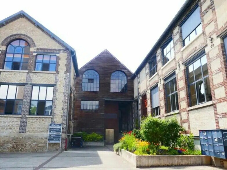 Office in Troyes for lease - Building Photo - Image 1 of 5