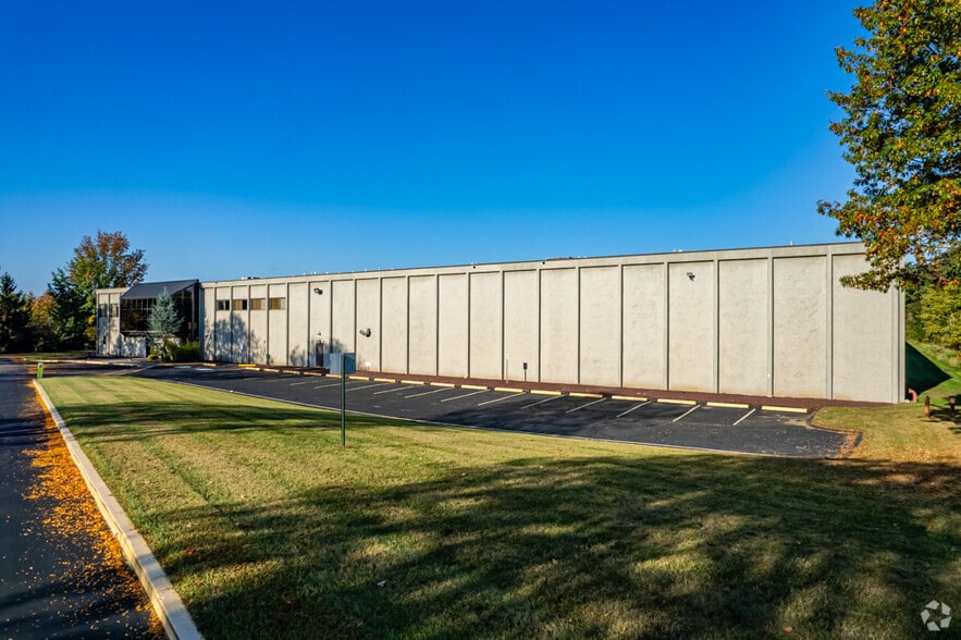 112 Technology Dr, Pittsburgh, PA for lease - Building Photo - Image 3 of 12