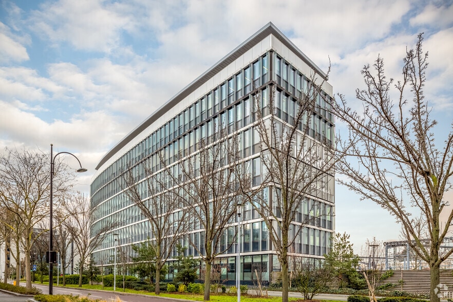 18-20 Rue Des 2 Gares, Rueil-Malmaison for lease - Building Photo - Image 3 of 4