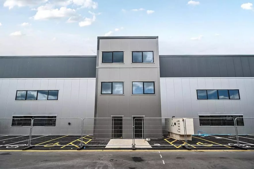 142 Johnson St, Southall for sale - Primary Photo - Image 1 of 1