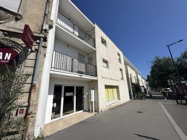 Retail in Bordeaux for lease - Building Photo - Image 1 of 4