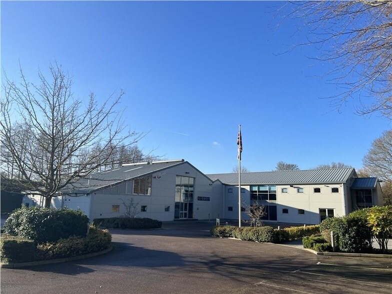 23 Caring Ln, Maidstone for sale - Primary Photo - Image 1 of 1