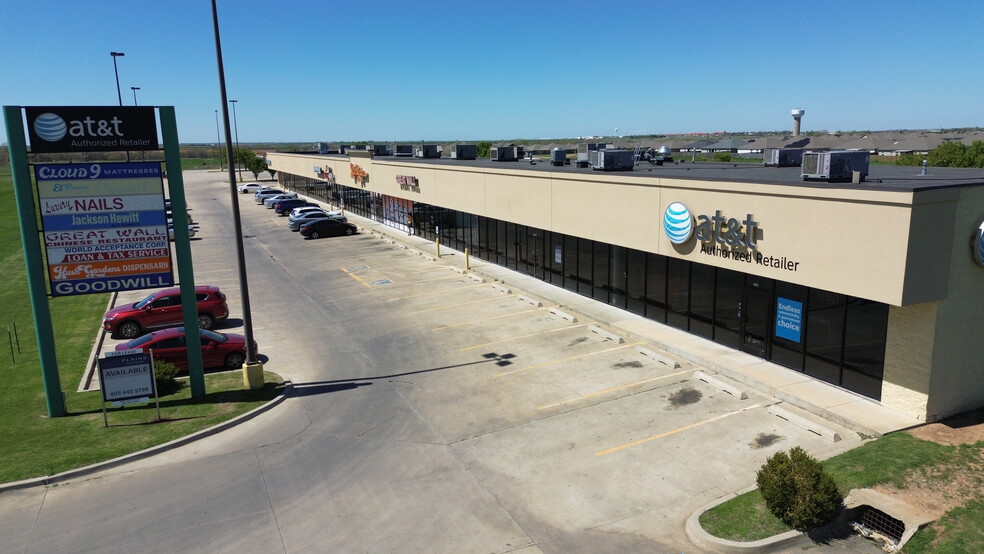 1701-1715 Investors Ave, El Reno, OK for lease - Building Photo - Image 1 of 3