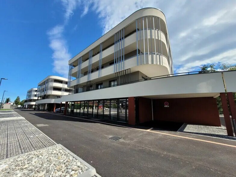 Retail in Viviers-du-Lac for lease - Building Photo - Image 3 of 11