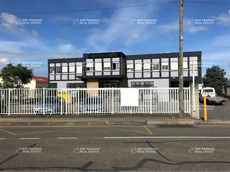 Flex in Décines-Charpieu for sale - Building Photo - Image 1 of 13