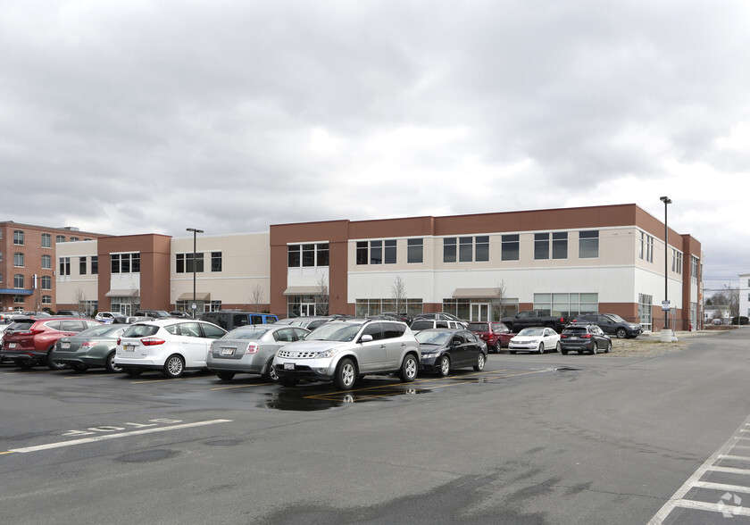 290 Merrimack St, Lawrence, MA for lease - Primary Photo - Image 1 of 37