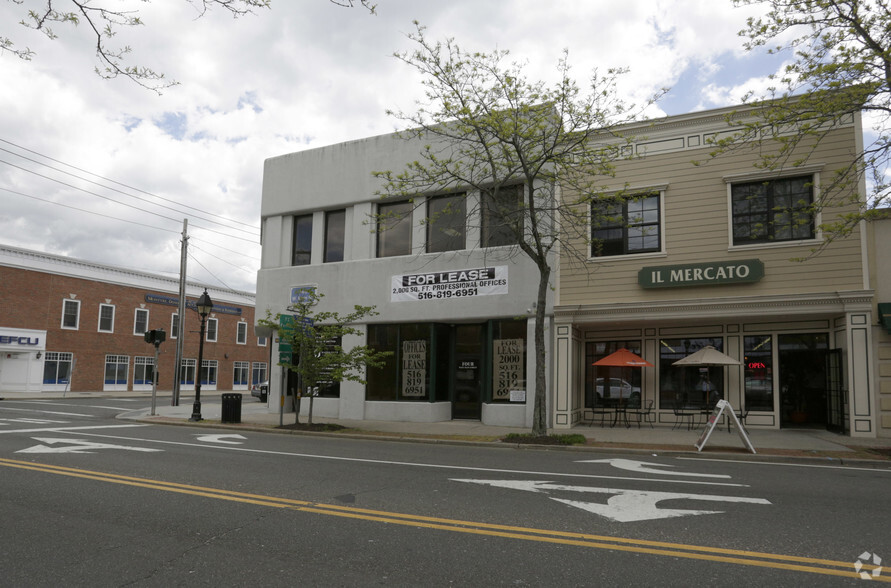 2-4 W Main St, Bay Shore, NY for sale - Building Photo - Image 3 of 8