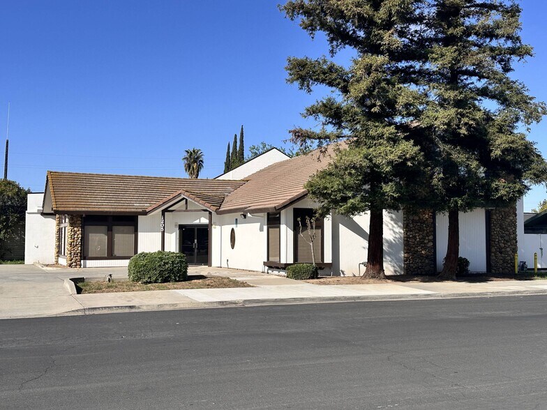 1205 11th St, Reedley, CA for sale - Building Photo - Image 1 of 22