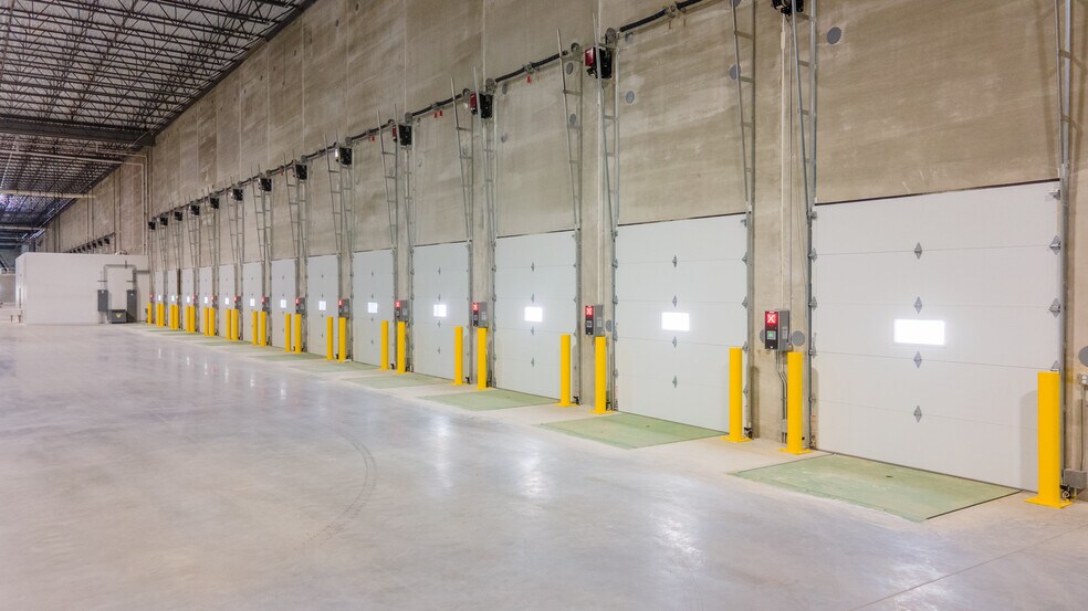 1901 Gateway Blvd, Beloit, WI for sale - Interior Photo - Image 1 of 1