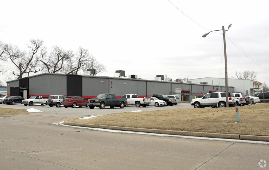 7700 E 38th St, Tulsa, OK for lease - Primary Photo - Image 1 of 16