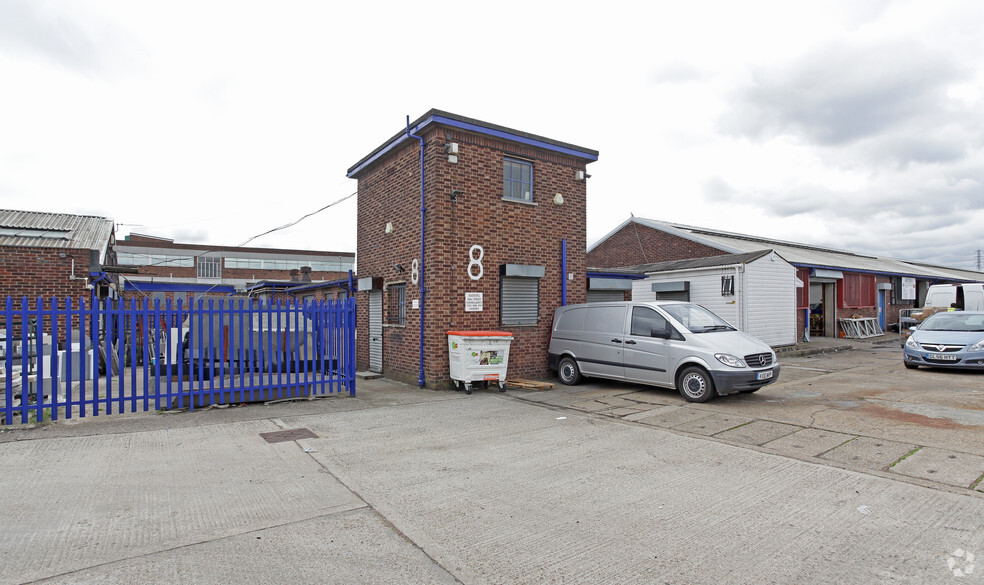 25 Thames Rd, Barking for lease - Primary Photo - Image 1 of 2