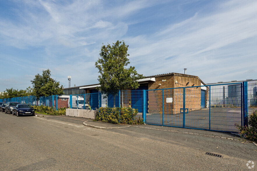 16 Lysander Rd, Croydon for lease - Building Photo - Image 2 of 2