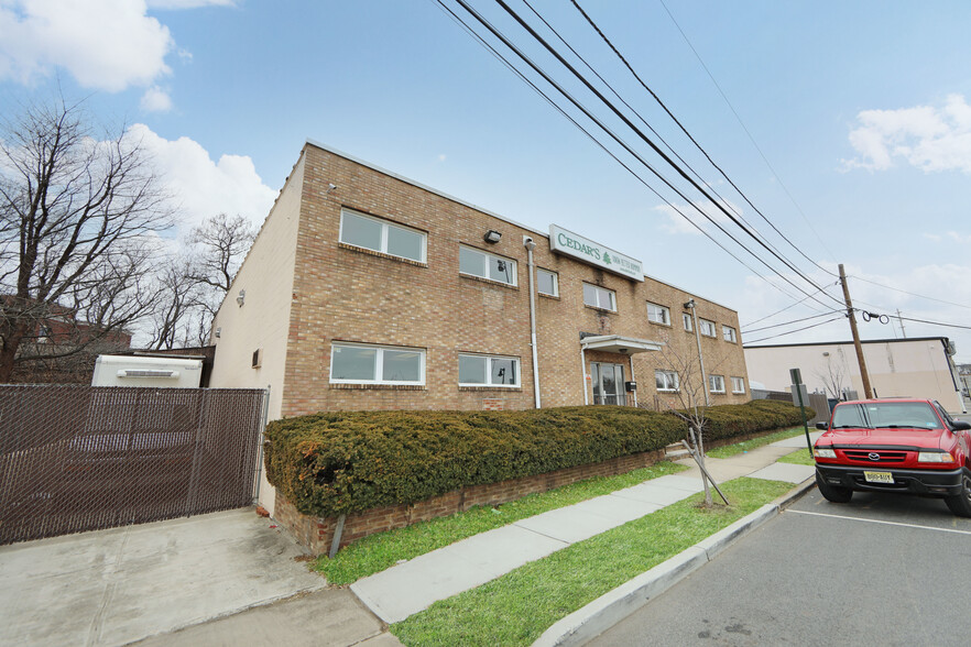 74 Railroad Ave, East Rutherford, NJ for sale - Building Photo - Image 1 of 1