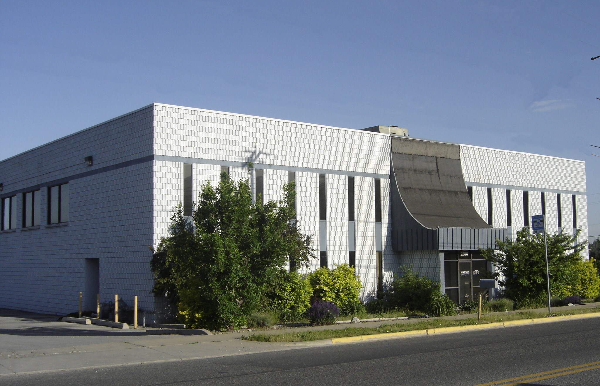 2250 S 800 W, Woods Cross, UT 84087 Woods Cross Contemporary Office