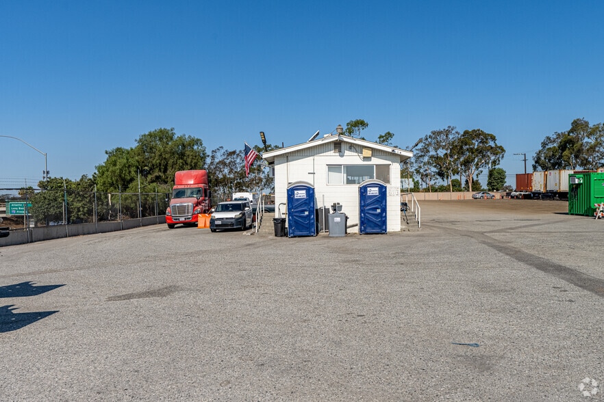 1660 E 32nd St, Long Beach, CA for lease - Building Photo - Image 3 of 28