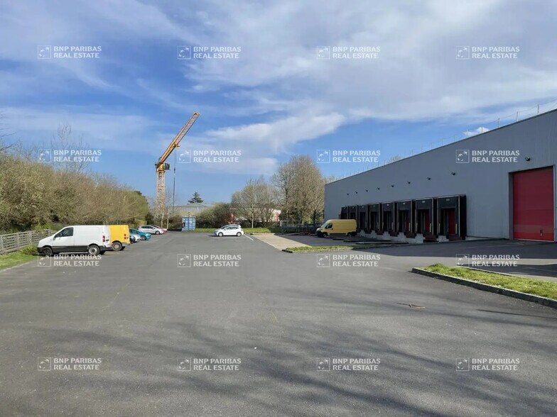 Flex in Orvault for lease - Building Photo - Image 2 of 12
