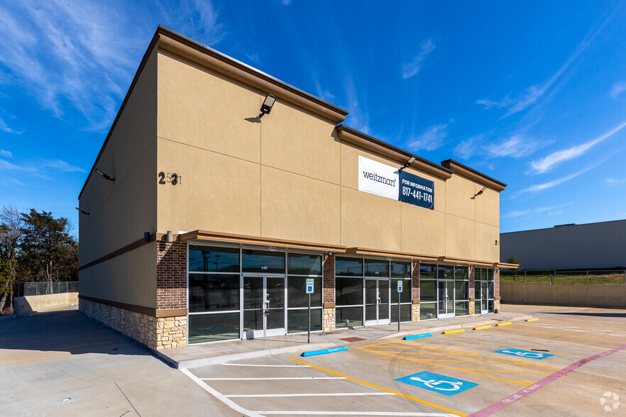 2531 W Ledbetter Dr, Dallas, TX for lease - Building Photo - Image 2 of 14