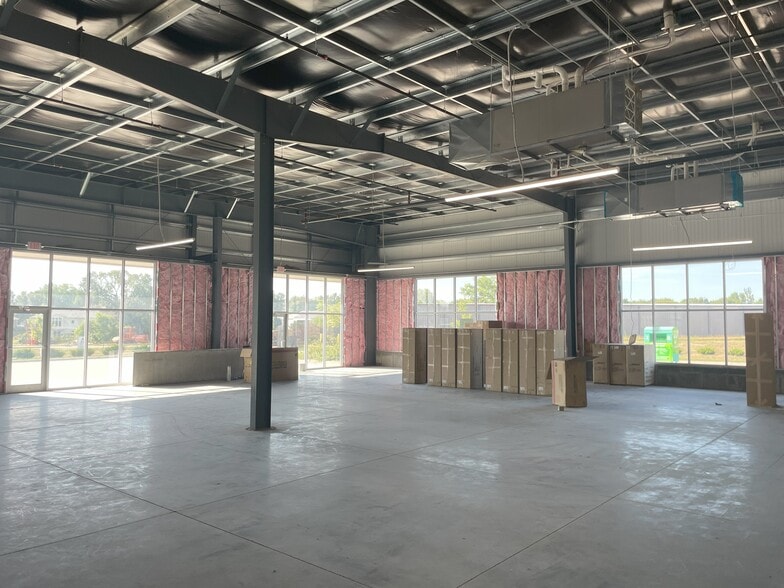 2240 Fletcher Ave, Lincoln, NE for lease - Interior Photo - Image 1 of 12