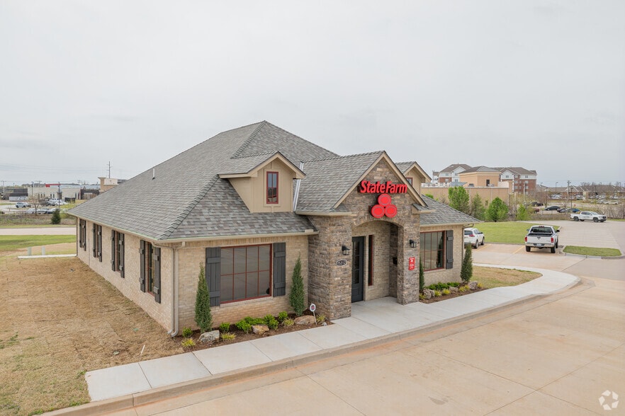 15224 Lleytons Ct, Oklahoma City, OK for sale - Primary Photo - Image 1 of 21