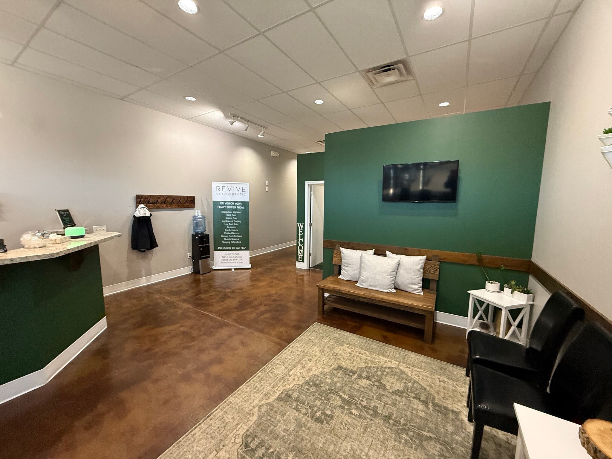 7801-7835 N Oak Tfwy, Kansas City, MO for lease Interior Photo- Image 1 of 12