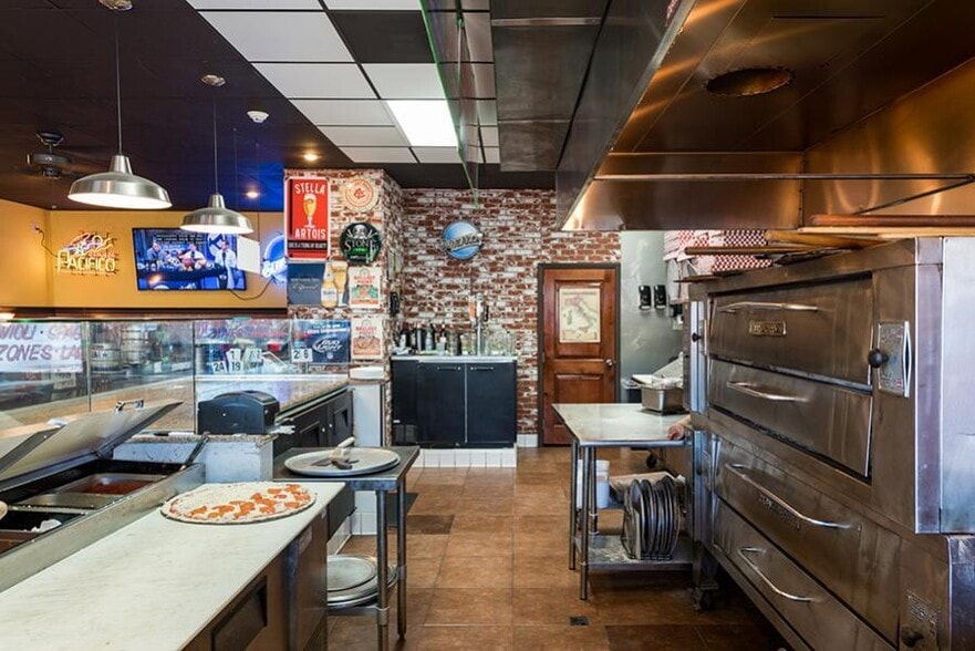 336-340 E Grand Ave, Escondido, CA for lease - Building Photo - Image 2 of 19