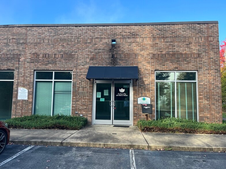 188 Medical Park Dr, Brevard, NC for lease - Building Photo - Image 3 of 4