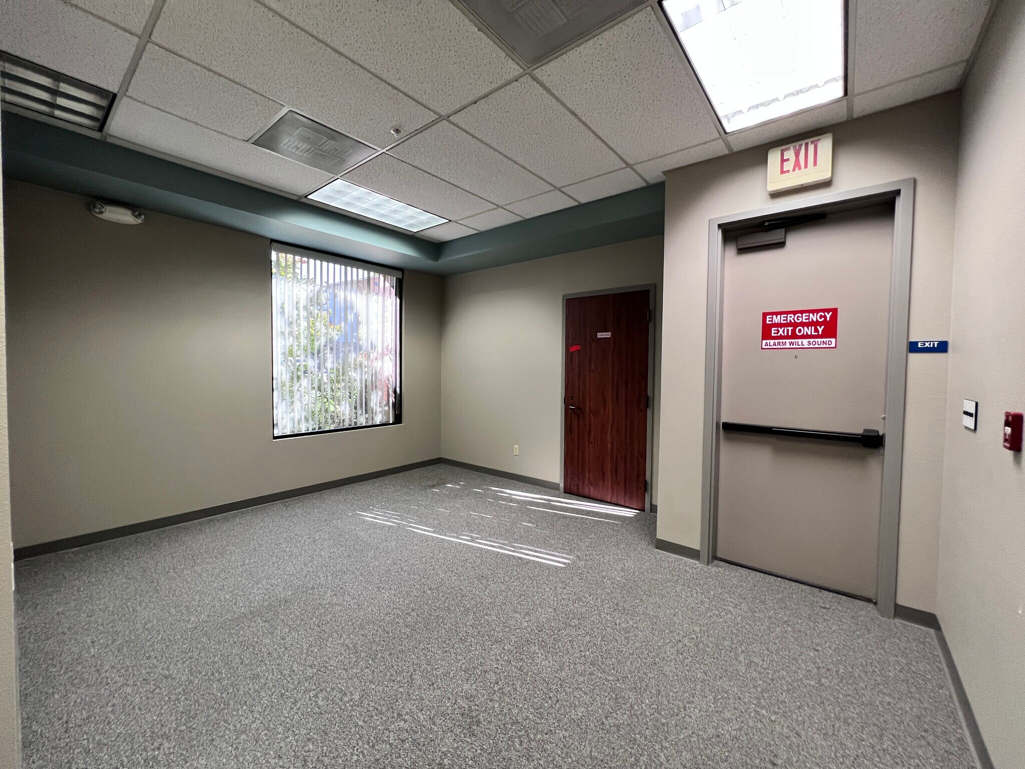 2195 Larkspur Ln, Redding, CA 96002 Office for Lease