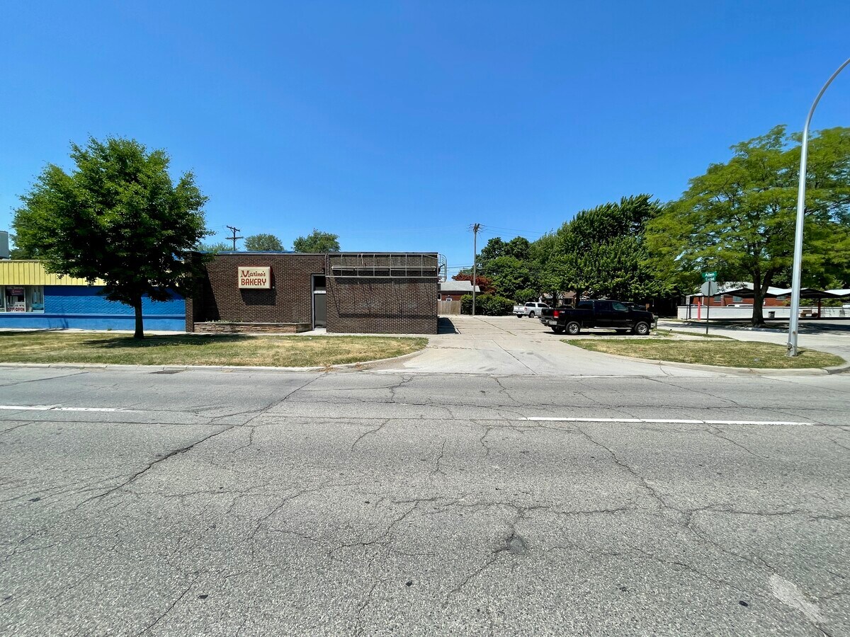 5120 Allen Rd, Allen Park, MI 48101
