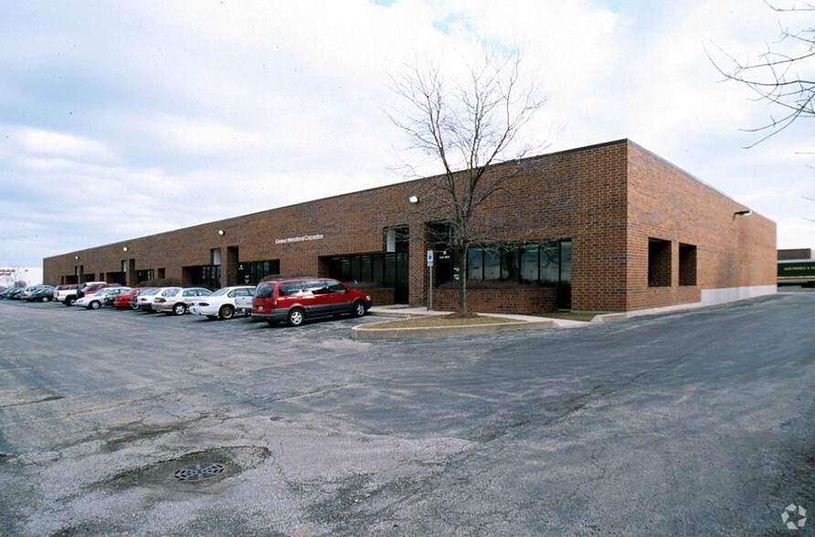 11-55 E Hintz Rd, Wheeling, IL for lease - Building Photo - Image 3 of 9