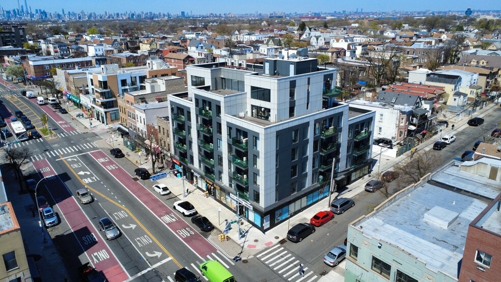 32-58 105th Street, Corona (Commercial) portfolio of 4 properties for sale on LoopNet.com - Building Photo - Image 2 of 8