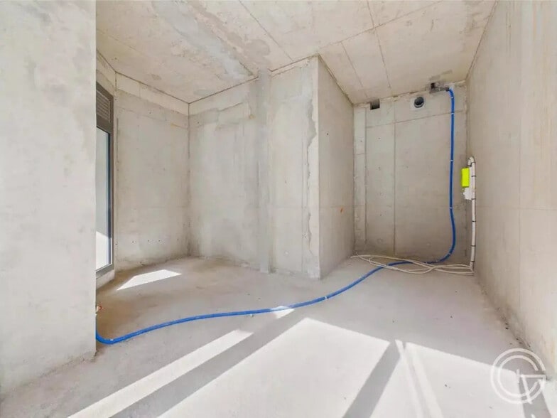 Retail in Nice for lease - Interior Photo - Image 2 of 4